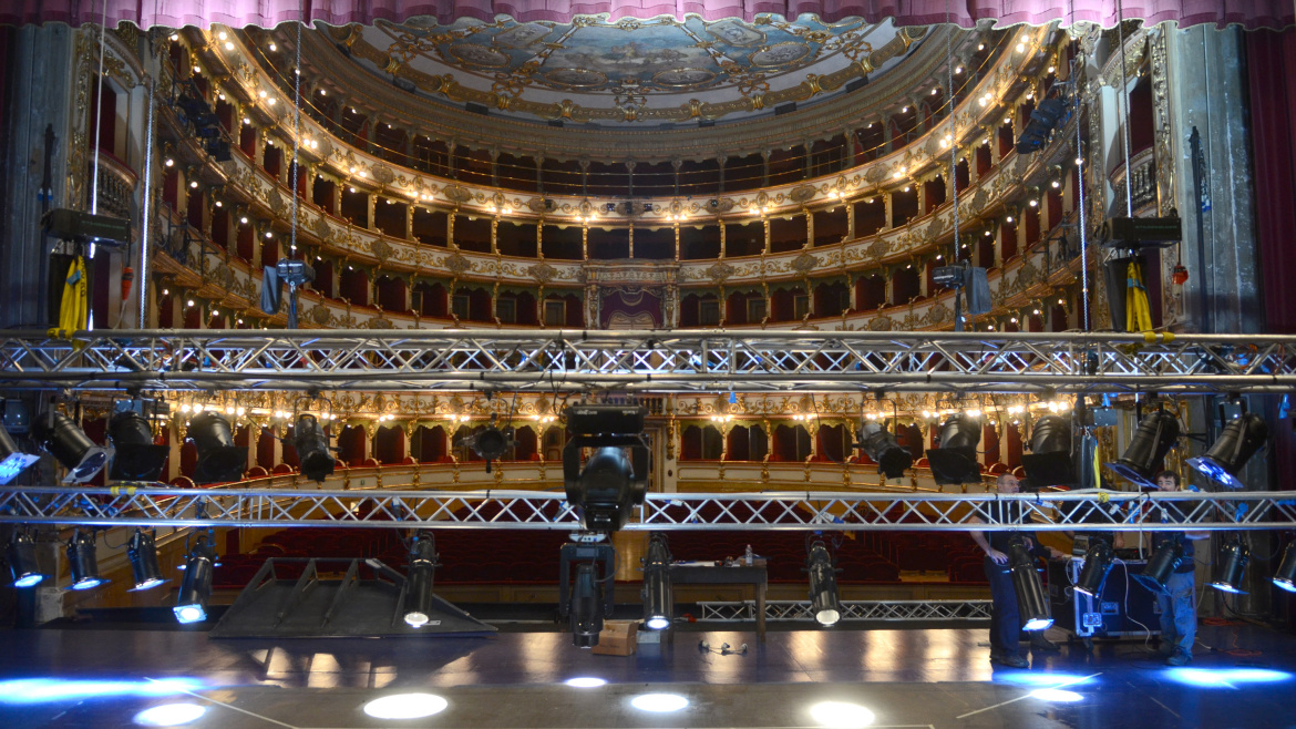 TEATRO GRANDE BACKSTAGE MONTAGGIO GIULIETTA E ROMEO reporter©favretto